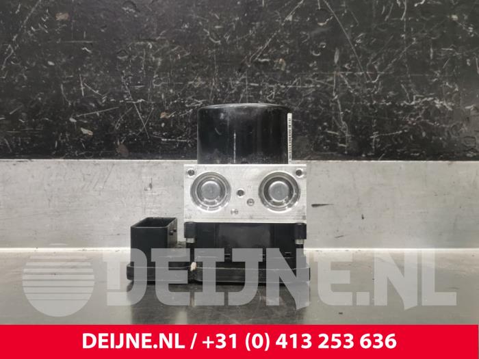 Usagé Bloc ABS Volvo V40 (MV) 1.6 T3 GTDi 16V Prix € 75,00 Règlement à la marge proposé par van Deijne Onderdelen Uden B.V.