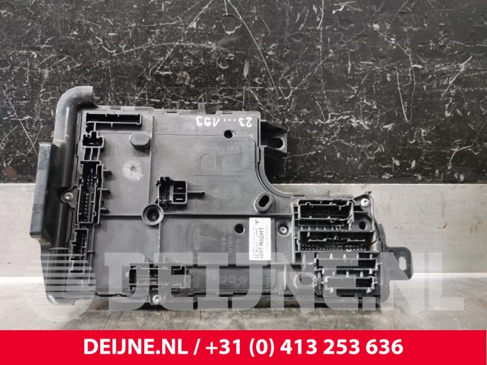 Usados Módulo electrónico central Tesla Model Y (5YJY) Long Range,Performance AWD Precio € 211,75 IVA incluido ofrecido por van Deijne Onderdelen Uden B.V.