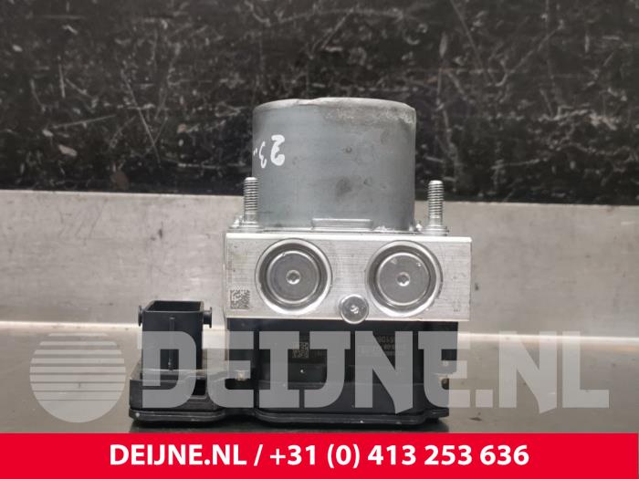 Begagnade ABS-pump Tesla Model Y (5YJY) Long Range,Performance AWD Pris € 84,70 Inklusive moms erbjuds av van Deijne Onderdelen Uden B.V.