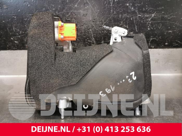 Gebrauchte Klimapumpe Tesla Model Y (5YJY) Long Range,Performance AWD Preis € 544,50 Mit Mehrwertsteuer angeboten von van Deijne Onderdelen Uden B.V.