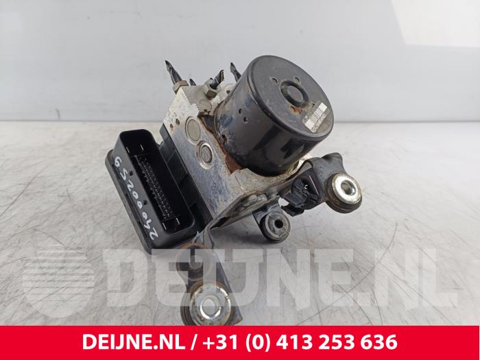 Usagé Bloc ABS Volvo V70 (BW) 2.5 T 20V Prix € 100,00 Règlement à la marge proposé par van Deijne Onderdelen Uden B.V.