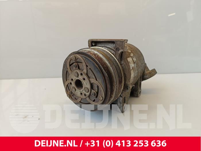 Usagé Compresseur de clim Volvo C70 (MC) 2.4i 20V Prix € 75,00 Règlement à la marge proposé par van Deijne Onderdelen Uden B.V.