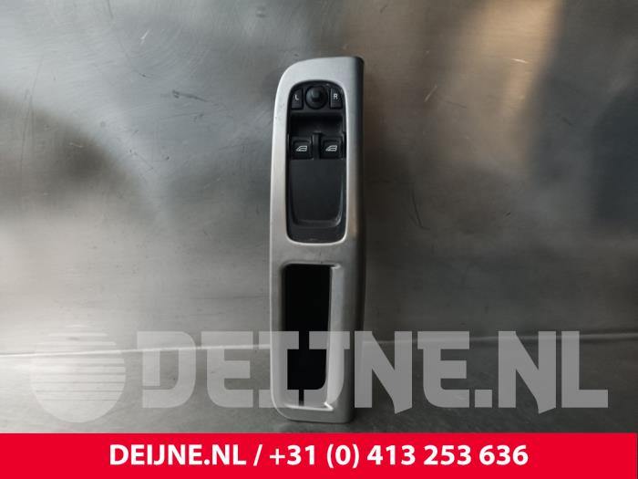 Usados Interruptor de ventanilla eléctrica Volvo C30 (EK/MK) 1.6 D 16V Precio € 35,00 Norma de margen ofrecido por van Deijne Onderdelen Uden B.V.