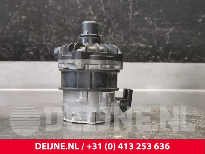 Begagnade Extra vattenpump Volvo XC90 II 2.0 T8 16V Twin Engine AWD Pris € 160,00 Marginaltabell erbjuds av van Deijne Onderdelen Uden B.V.