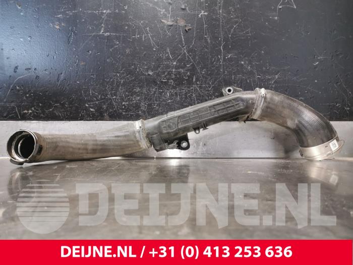 Gebrauchte Intercooler Rohr Volvo V40 Cross Country (MZ) 2.0 D2 16V Preis € 50,00 Margenregelung angeboten von van Deijne Onderdelen Uden B.V.