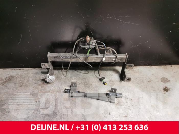 Używane Hak holowniczy Renault Master III (MA/MB/MC/MD/MH/MF/MG/MH) 2.3 dCi 150 16V Cena € 181,50 Z VAT oferowane przez van Deijne Onderdelen Uden B.V.