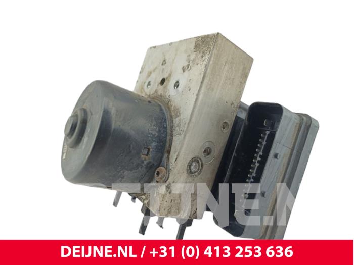 Usagé Pompe ABS Volkswagen Transporter T5 2.5 TDi Prix € 296,45 Prix TTC proposé par van Deijne Onderdelen Uden B.V.