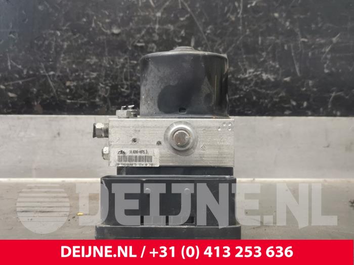 Usagé Bloc ABS Volvo S40 (MS) 1.8 16V Prix € 40,00 Règlement à la marge proposé par van Deijne Onderdelen Uden B.V.