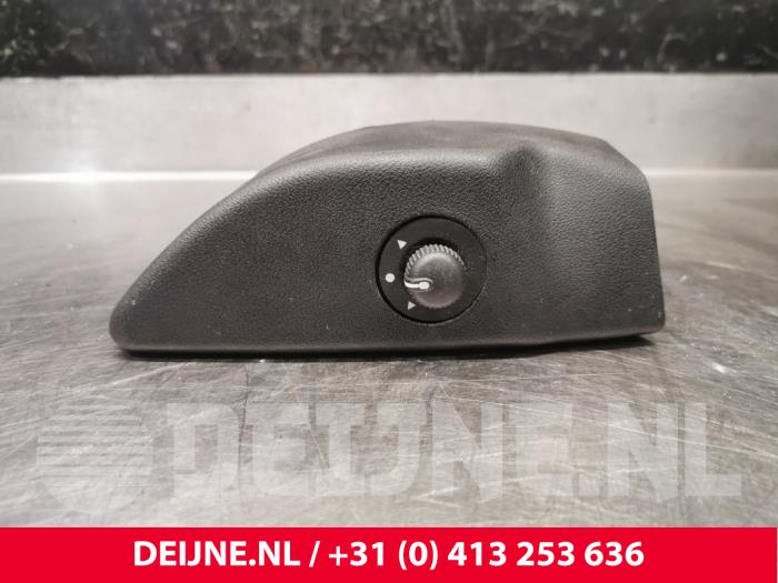 Używane Przelacznik lusterka Fiat Doblo Cargo (263) 1.4 16V Cena € 24,20 Z VAT oferowane przez van Deijne Onderdelen Uden B.V.
