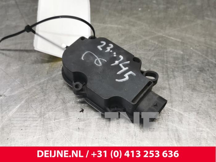 Begagnade Diverse Tesla Model S 85D Pris € 42,35 Inklusive moms erbjuds av van Deijne Onderdelen Uden B.V.