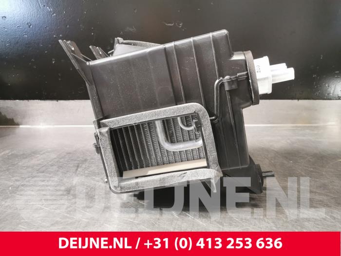 Nya AC-radiator Hyundai H-1/H-200 2.5 Tdi Pris € 96,80 Inklusive moms erbjuds av van Deijne Onderdelen Uden B.V.