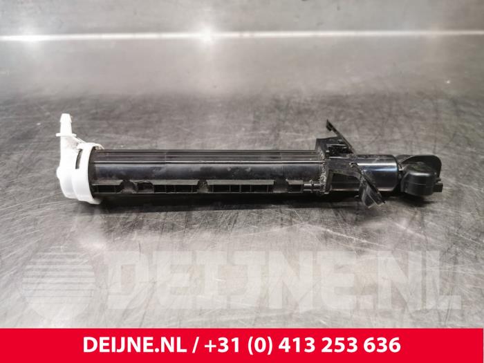Używane Spryskiwacz reflektorów Volvo V60 I (FW/GW) 2.0 T4 16V Cena € 40,00 Procedura marży oferowane przez van Deijne Onderdelen Uden B.V.