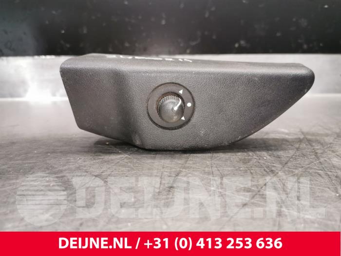 Używane Przelacznik lusterka Fiat Doblo Cargo (263) 1.3 D Multijet Cena € 24,20 Z VAT oferowane przez van Deijne Onderdelen Uden B.V.