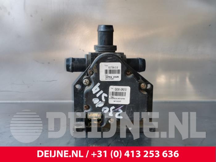 Begagnade Extra vattenpump Tesla Model S 85 Pris € 36,30 Inklusive moms erbjuds av van Deijne Onderdelen Uden B.V.