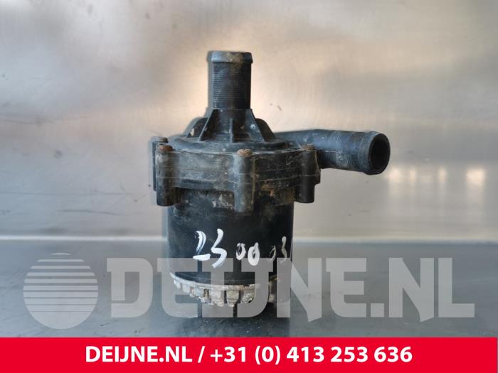Begagnade Extra vattenpump Tesla Model S 85 Pris € 60,50 Inklusive moms erbjuds av van Deijne Onderdelen Uden B.V.