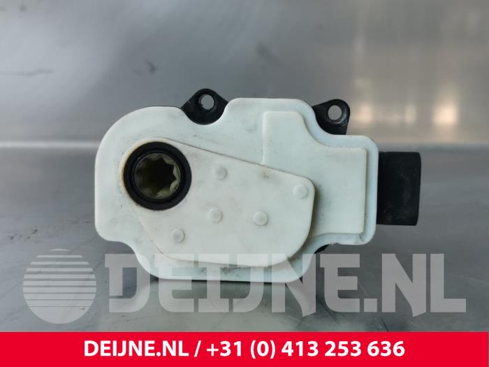 Begagnade Diverse Tesla Model S 85 Pris € 42,35 Inklusive moms erbjuds av van Deijne Onderdelen Uden B.V.