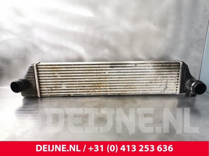 Usagé Intercooler Renault Master III (FV) 2.3 dCi 125 16V FWD Prix € 90,75 Prix TTC proposé par van Deijne Onderdelen Uden B.V.