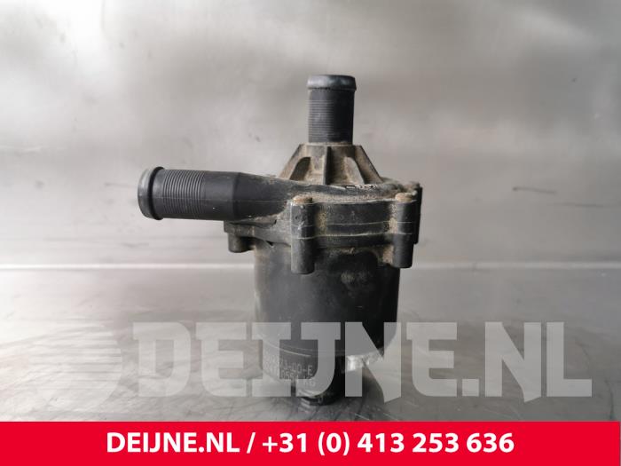 Begagnade Extra vattenpump Tesla Model S 85 Pris € 108,90 Inklusive moms erbjuds av van Deijne Onderdelen Uden B.V.