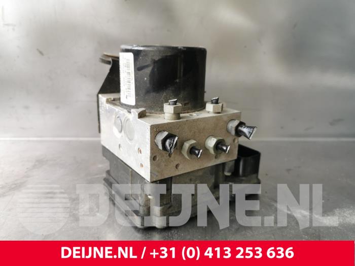 Usagé Pompe ABS Volvo XC70 (BZ) 3.0 T6 24V AWD Prix € 120,00 Règlement à la marge proposé par van Deijne Onderdelen Uden B.V.