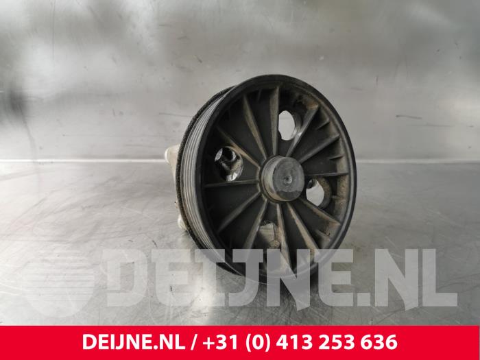 Usagé Pompe de direction Volvo V70 (SW) 2.4 D 20V Prix € 125,00 Règlement à la marge proposé par van Deijne Onderdelen Uden B.V.