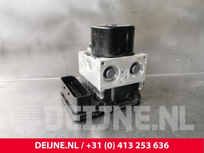 Usagé Bloc ABS Volvo V60 I (FW/GW) 2.0 D3 20V Prix € 70,00 Règlement à la marge proposé par van Deijne Onderdelen Uden B.V.