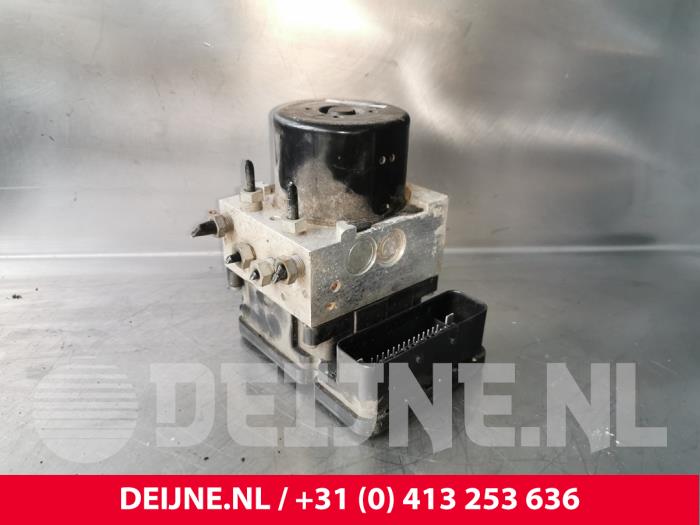 Używane Pompa ABS Volvo V70 (BW) 2.0 D 16V Cena € 75,00 Procedura marży oferowane przez van Deijne Onderdelen Uden B.V.
