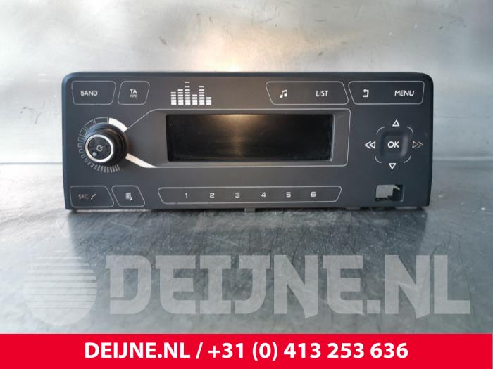 Używane Panel obslugi radia Opel Combo Cargo 1.6 CDTI 75 Cena € 181,50 Z VAT oferowane przez van Deijne Onderdelen Uden B.V.