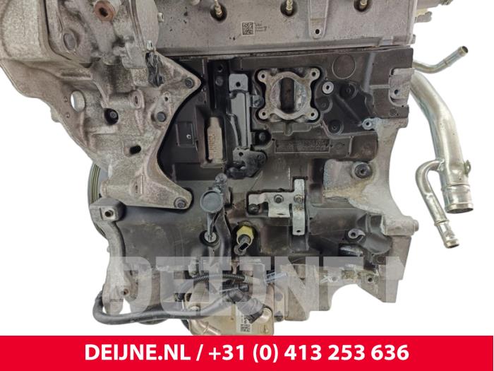 Motor van een Volvo V40 (MV) 2.0 D3 16V 2020