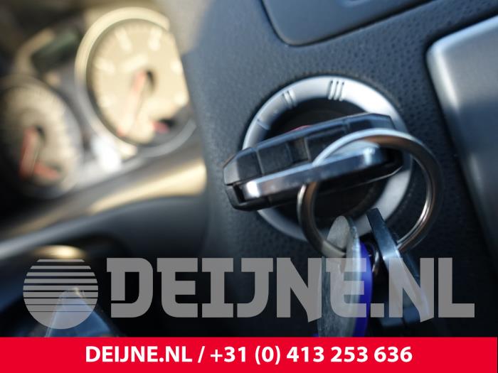 Używane Stacyjka + Kluczyk Volvo C30 (EK/MK) 1.6 D 16V Cena na żądanie oferowane przez van Deijne Onderdelen Uden B.V.