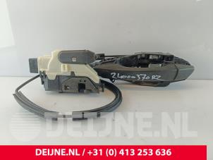 Begagnade Låsmekanism, skjutdörr, höger Toyota ProAce City 1.5 D-4D 100 Pris € 48,40 Inklusive moms erbjuds av van Deijne Onderdelen Uden B.V.