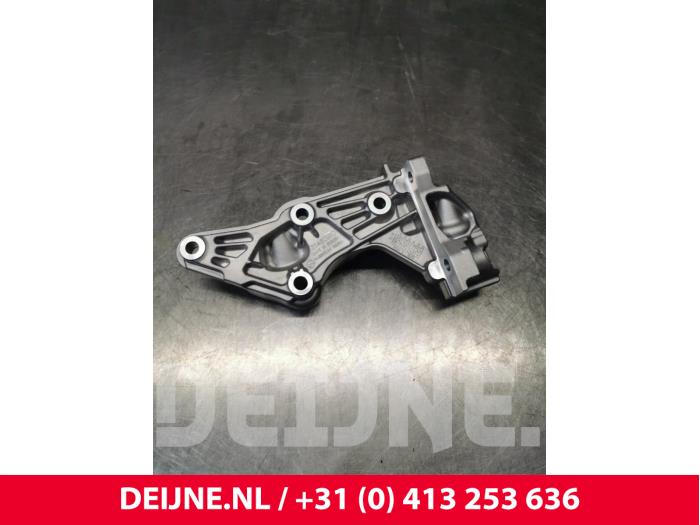 Used Engine mount Volvo XC40 (XZ) 2.0 B4 16V Mild Hybrid Geartronic AWD Price € 50,00 Margin scheme offered by van Deijne Onderdelen Uden B.V.