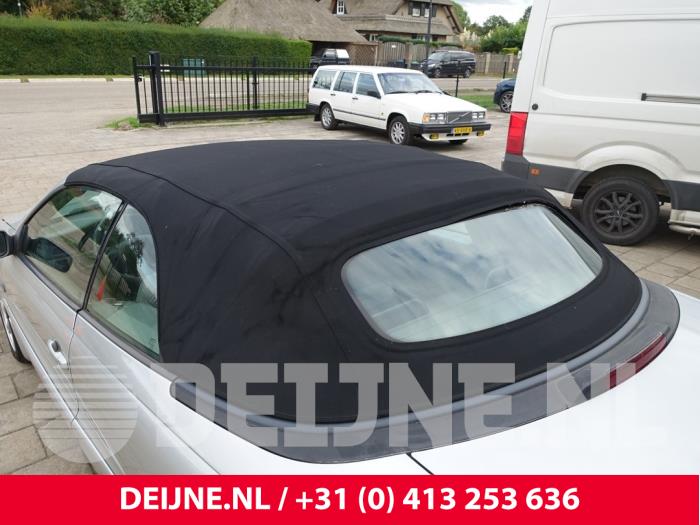 Używane Miekki dach cabrio Volvo C70 (NC) 2.3 Turbo 20V Cena € 900,00 Procedura marży oferowane przez van Deijne Onderdelen Uden B.V.
