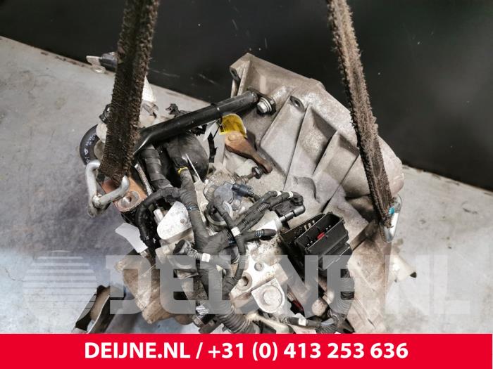 Getriebe van een Fiat Doblo Cargo (263) 1.6 D Multijet Dualogic 2017