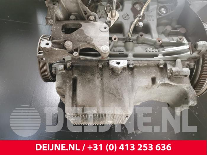 Motor van een Fiat Doblo Cargo (263) 1.6 D Multijet Dualogic 2016