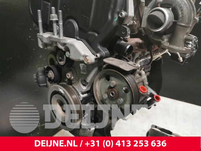 Motor van een Fiat Doblo Cargo (263) 1.6 D Multijet Dualogic 2016