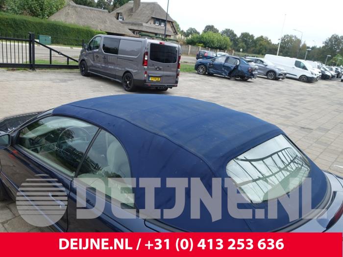 Używane Miekki dach cabrio Volvo C70 (NC) 2.0 T 20V Cena € 1.000,00 Procedura marży oferowane przez van Deijne Onderdelen Uden B.V.