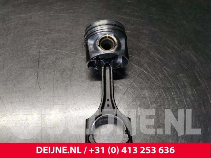 Usagé Piston Volvo V60 Cross Country II (ZZ) 2.0 B4 16V Mild Hybrid AWD Prix € 125,00 Règlement à la marge proposé par van Deijne Onderdelen Uden B.V.