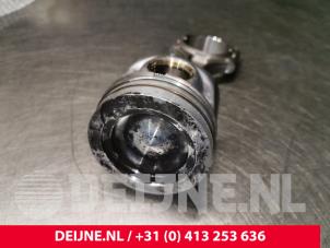 Kolben van een Volvo V60 Cross Country II (ZZ) 2.0 B4 16V Mild Hybrid AWD 2022
