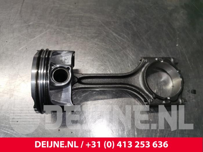 Usados Pistón Volvo XC40 (XZ) 2.0 B4 16V Mild Hybrid Geartronic AWD Precio € 150,00 Norma de margen ofrecido por van Deijne Onderdelen Uden B.V.