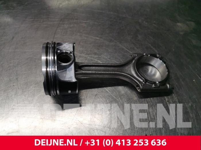 Usados Pistón Volvo XC40 (XZ) 2.0 B4 16V Mild Hybrid Geartronic AWD Precio € 150,00 Norma de margen ofrecido por van Deijne Onderdelen Uden B.V.