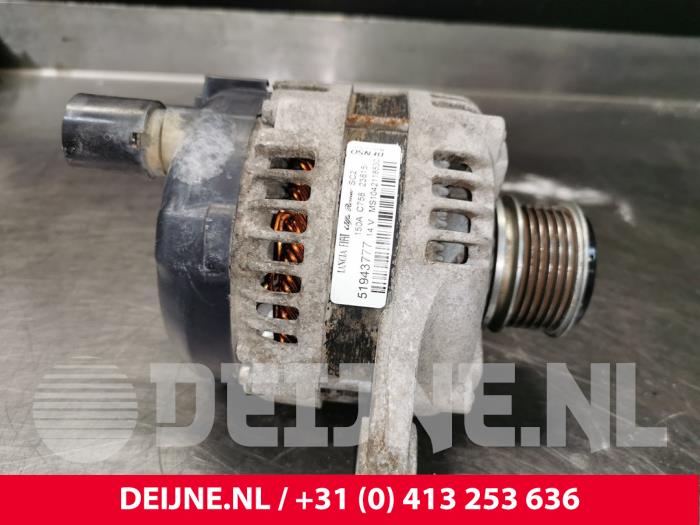 Dynamo van een Fiat Doblo Cargo (263) 2.0 D Multijet 2017