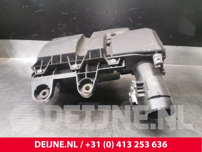 Gebrauchte Luftfiltergehäuse Peugeot Partner (EA//EF/EN/EU) 1.5 BlueHDi 100 Preis € 60,50 Mit Mehrwertsteuer angeboten von van Deijne Onderdelen Uden B.V.