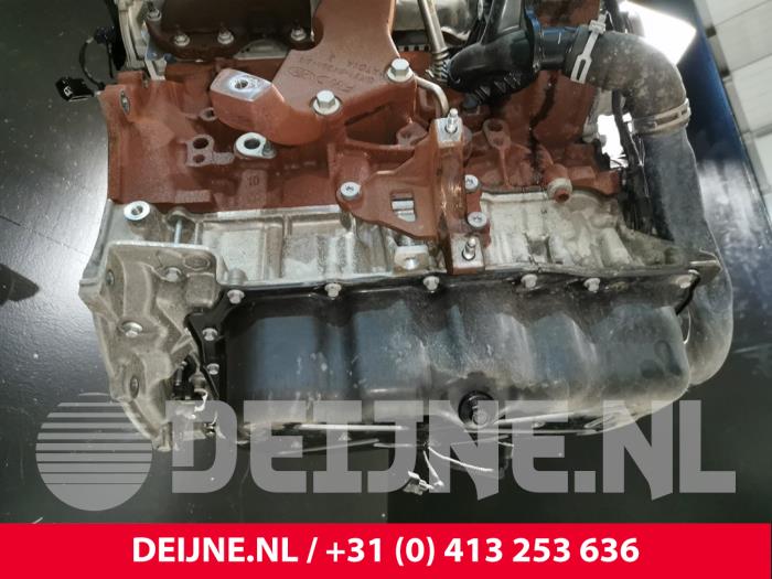 Motor van een Ford Transit Custom 2.0 TDCi 16V Eco Blue 130 mHEV 2020