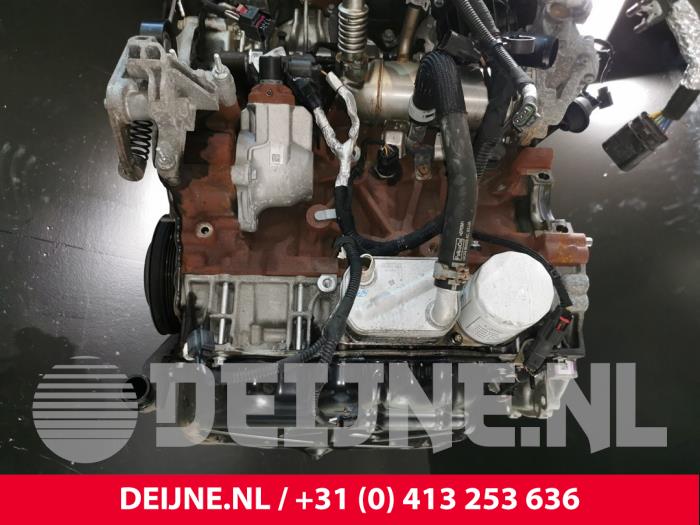 Motor van een Ford Transit Custom 2.0 TDCi 16V Eco Blue 130 mHEV 2020