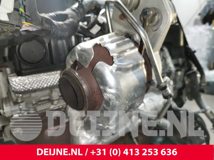 Motor van een Ford Transit Custom 2.0 TDCi 16V Eco Blue 130 mHEV 2020