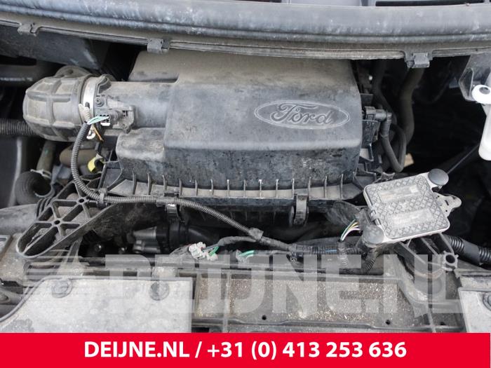 Motor van een Ford Transit Custom 2.0 TDCi 16V Eco Blue 130 mHEV 2020