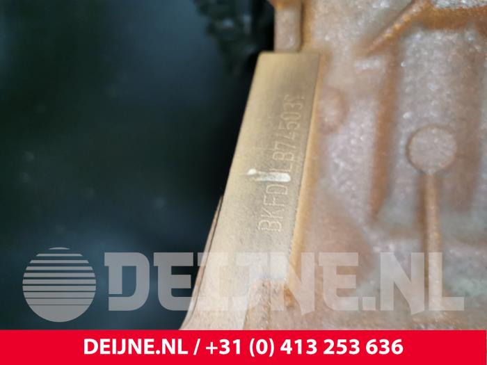 Motor van een Ford Transit Custom 2.0 TDCi 16V Eco Blue 130 mHEV 2020