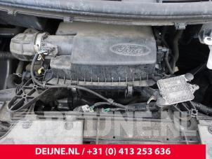 Motor van een Ford Transit Custom 2.0 TDCi 16V Eco Blue 130 mHEV 2020