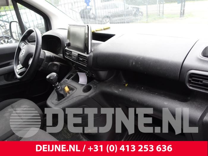 Używane Panel Toyota ProAce City 1.2 VVT-i 110 Cena na żądanie oferowane przez van Deijne Onderdelen Uden B.V.