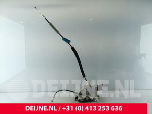 Begagnade Låsmekanism, skjutdörr, höger Toyota ProAce City 1.2 VVT-i 110 Pris € 48,40 Inklusive moms erbjuds av van Deijne Onderdelen Uden B.V.